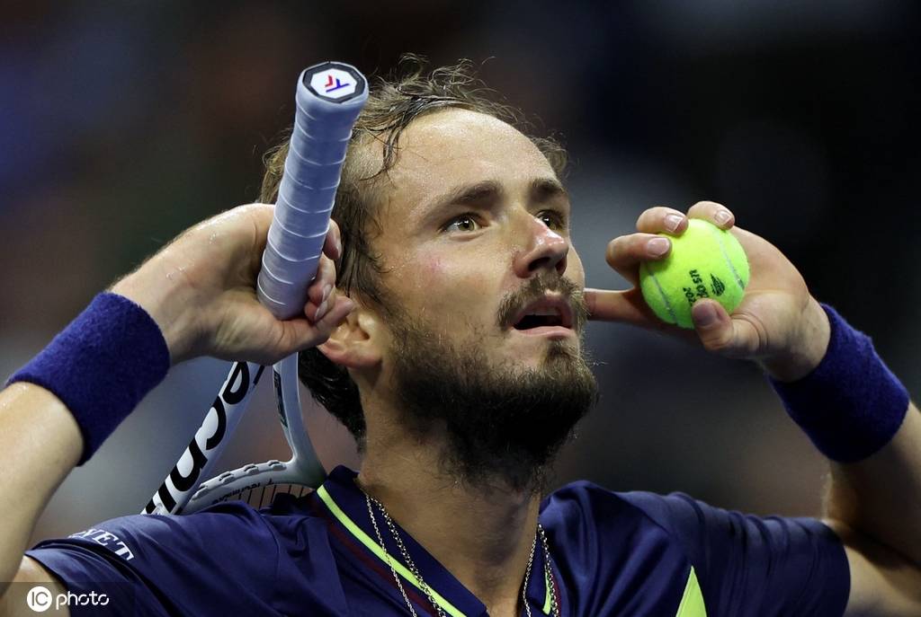 她尤其在决 她尤其在决