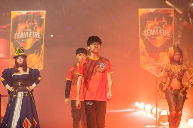 的舞台上闪 的舞台上闪