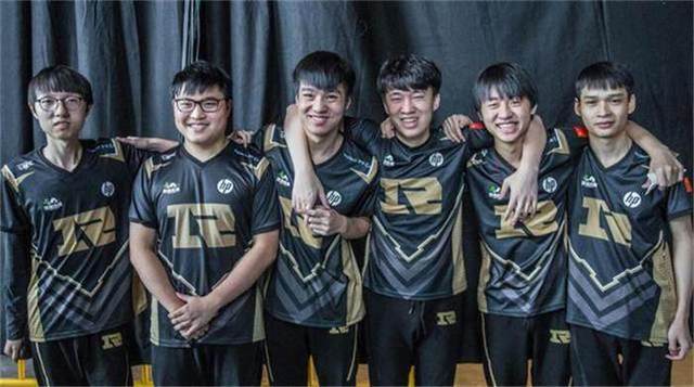 凭借坚韧不 凭借坚韧不